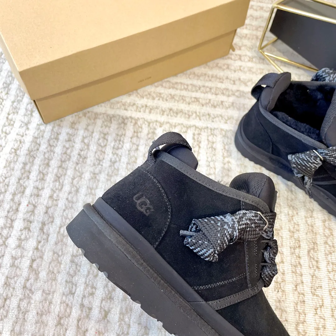 【UGG】 P: 560💰 Men's size 40 to 44 2025 new style 𝑼𝑮𝑮•Men's ◾️. Winter snow boots and fur shoes, the matching coefficient is also 100% 💥 Very good-looking ✨ Full of fashion sense, wearing it makes you look more attractive📈 1⃣️ Upper: High-quality cow suede 2⃣️Inner lining: Integrated sheepskin imported from Australia🐑The lining is made of Australian lamb wool 3️⃣Outsole: Wear-resistant, lightweight, foamed and non-slip outsole